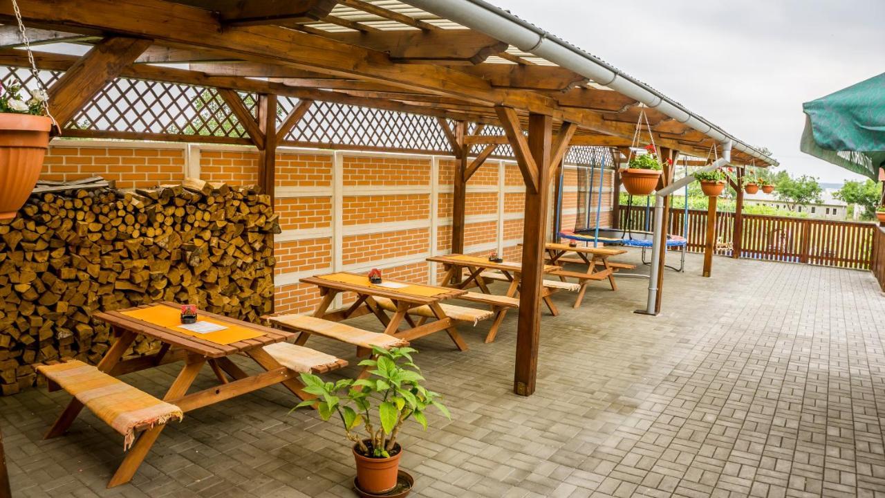 Šakvice Penzion S Restauraci Na Furhaple מראה חיצוני תמונה