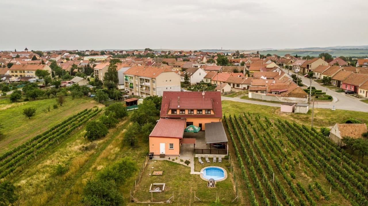 Šakvice Penzion S Restauraci Na Furhaple מראה חיצוני תמונה