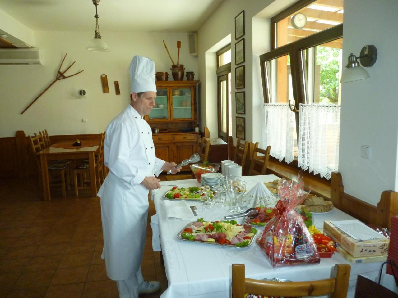 Šakvice Penzion S Restauraci Na Furhaple מראה חיצוני תמונה